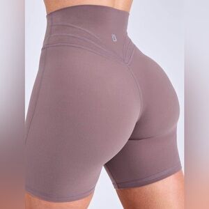 BuffBunny Legacy 6” Short - Mocha Berry